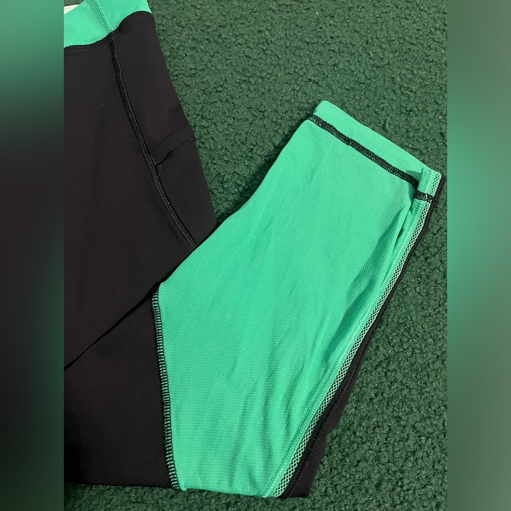 Lululemon capris - Picture 2 of 7